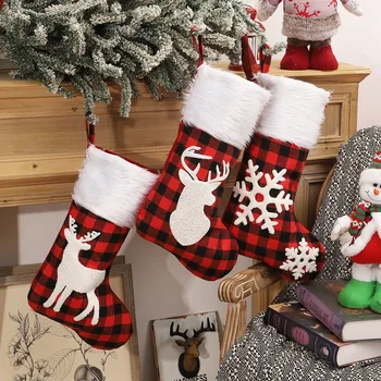 Новые рождественские носки, украшение дня, белая рваная жаккардовая вышивка, красная и черная клетчатая подарочная подвеска в виде дерева